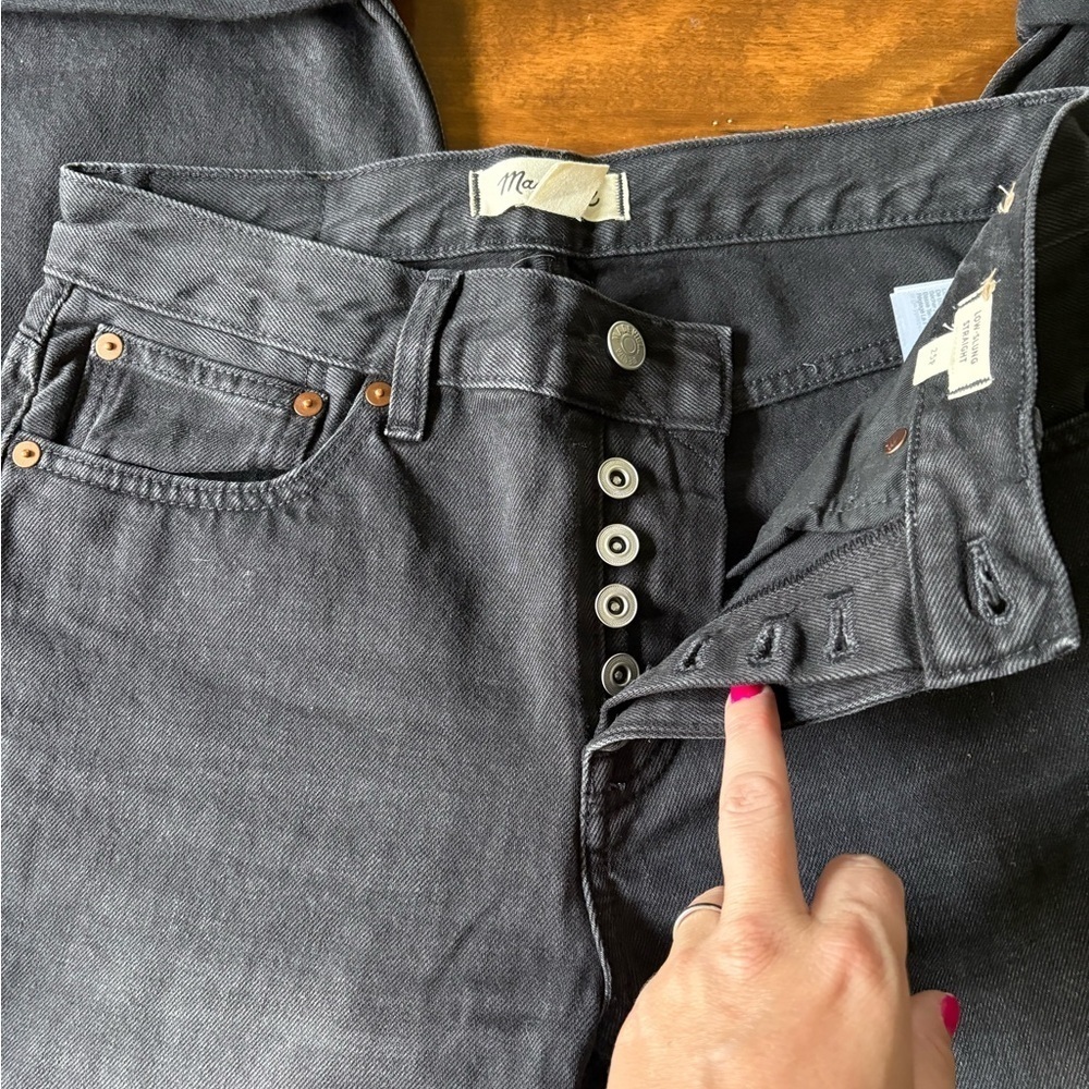 Madewell Low-Slung Straight Jeans | Black | Size 25 | Button Fly